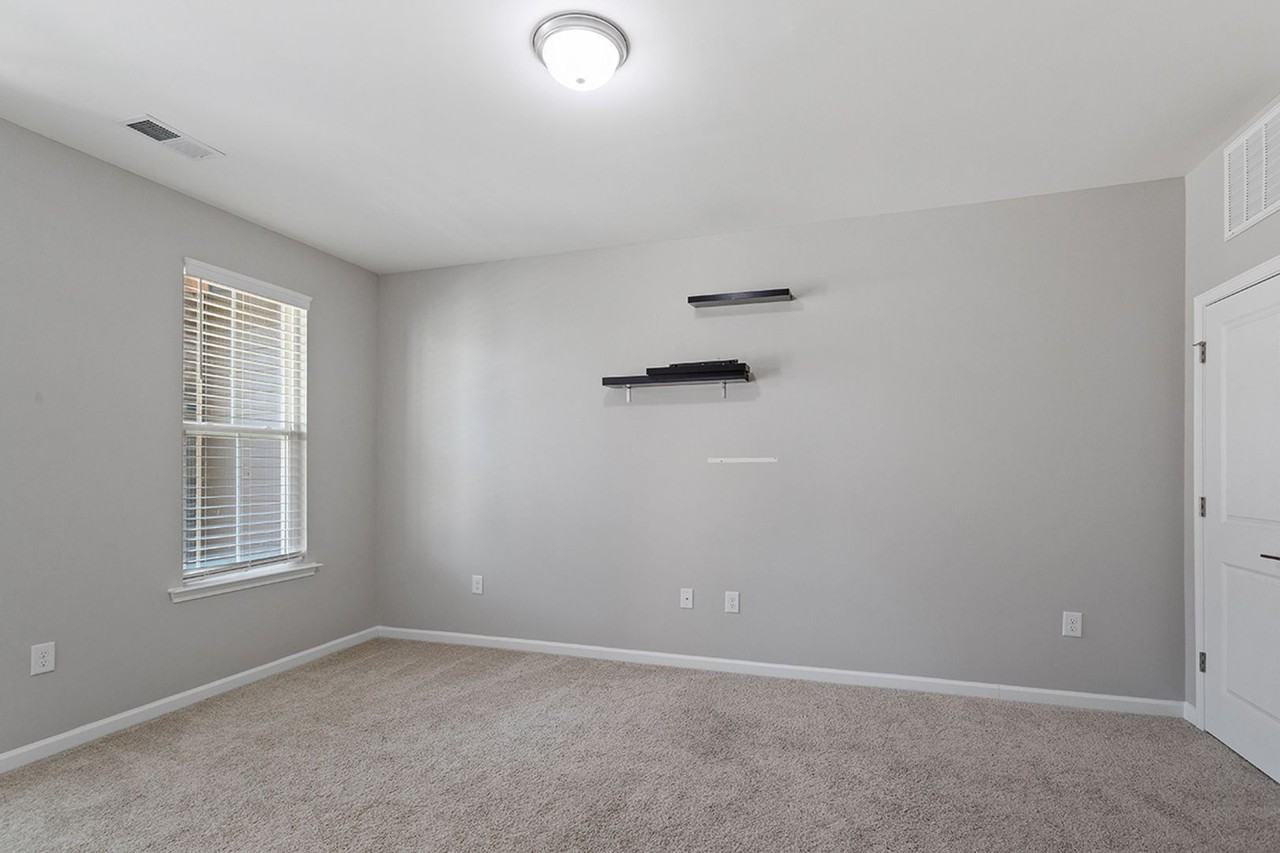 1840 Austin Ridge Pkwy - Photo 4 of 33