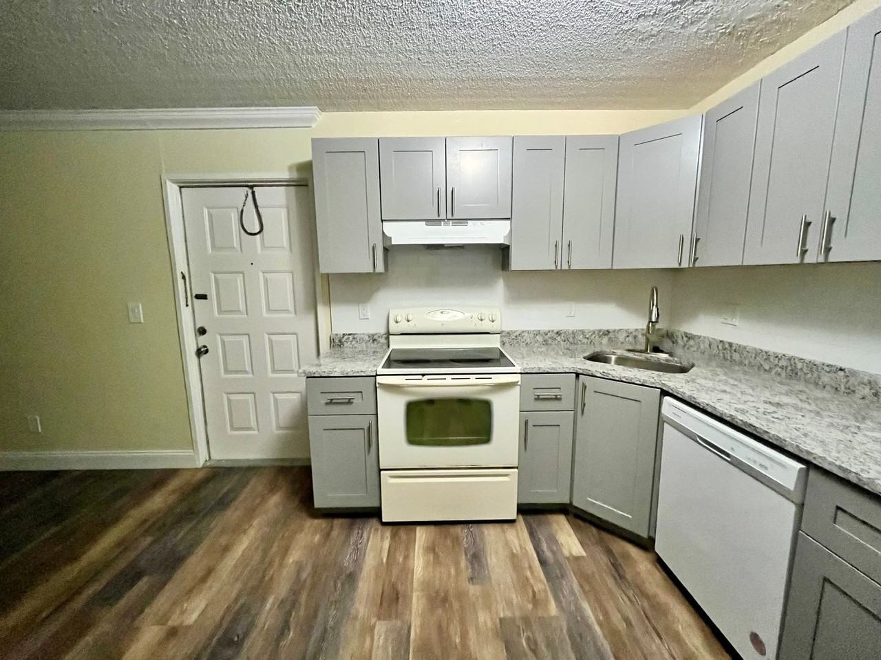 8205 Sun Spring Cir #72 - Photo 3 of 25