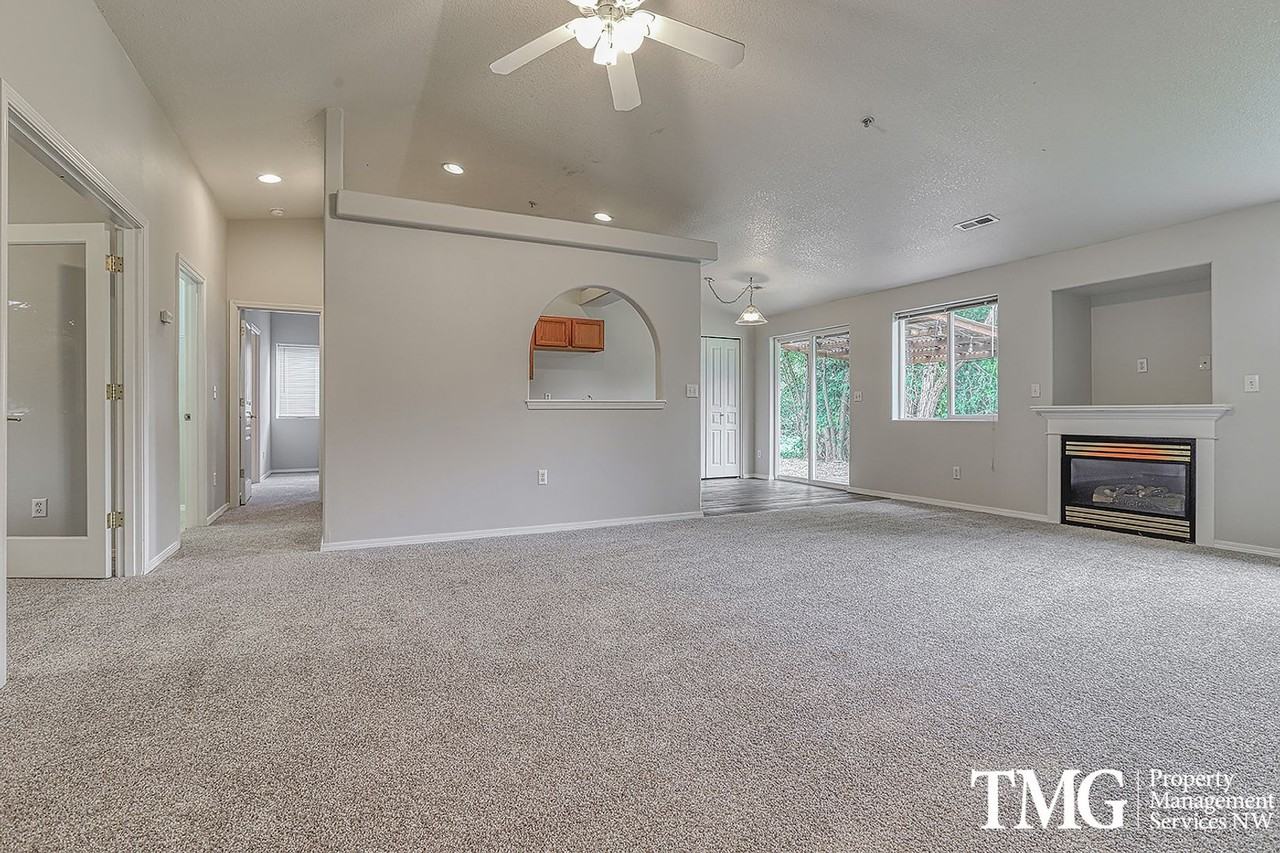 3243 Nw Julia St - Photo 7 of 31