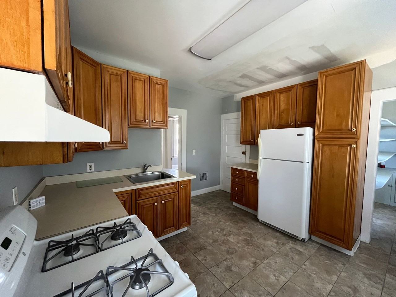 356 Midland St - Photo 2 of 11