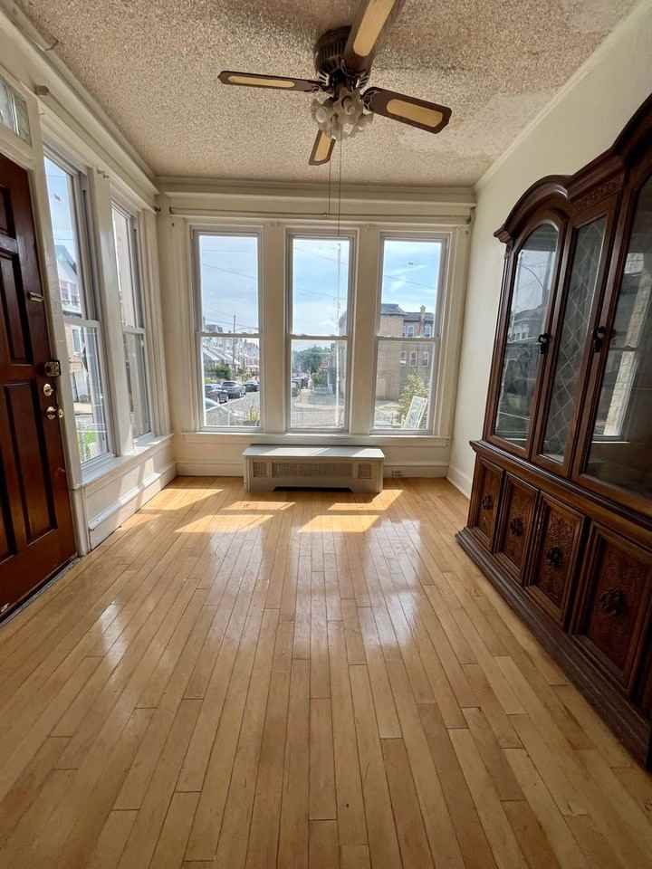 1846 Georges Ln - Photo 3 of 20