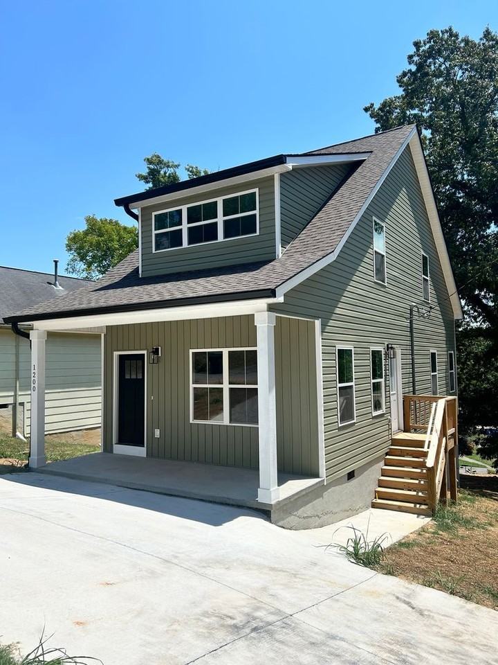 1200 Jarvis Ave - Photo 2 of 15