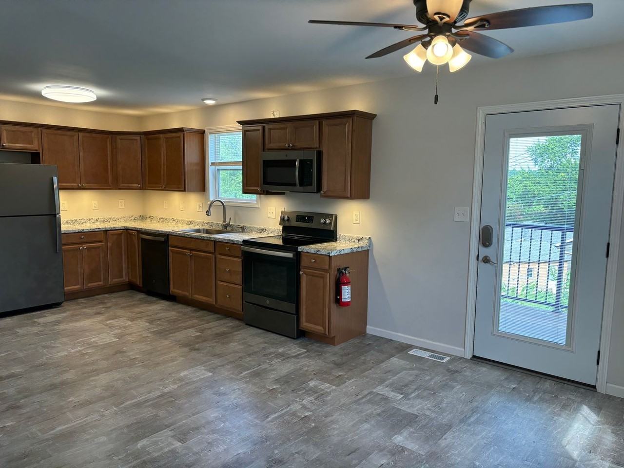 1220 Harrison Dr - Photo 3 of 15