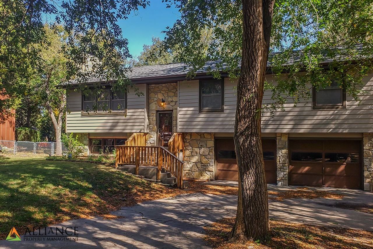 1404 Overlook Dr - Photo 2 of 32