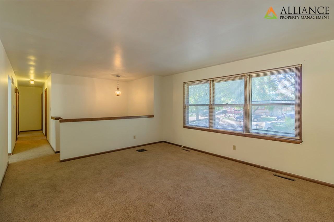 1404 Overlook Dr - Photo 7 of 32