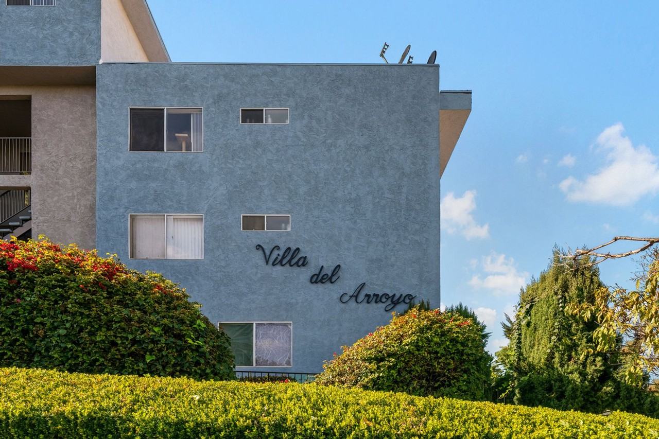 Villa del Arroyo - Photo 2 of 50