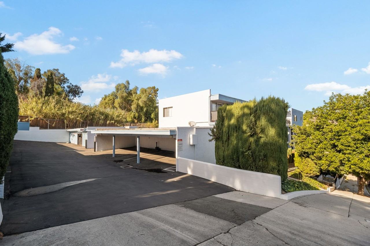 Villa del Arroyo - Photo 4 of 50