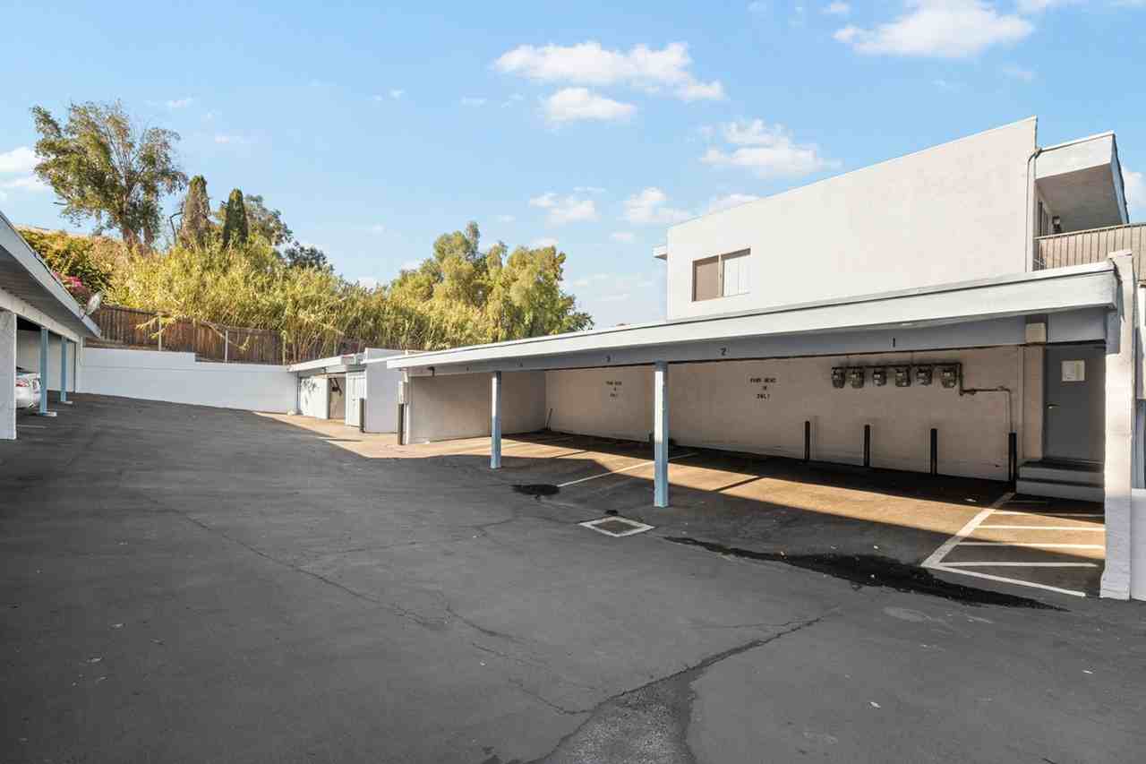 Villa del Arroyo - Photo 5 of 50