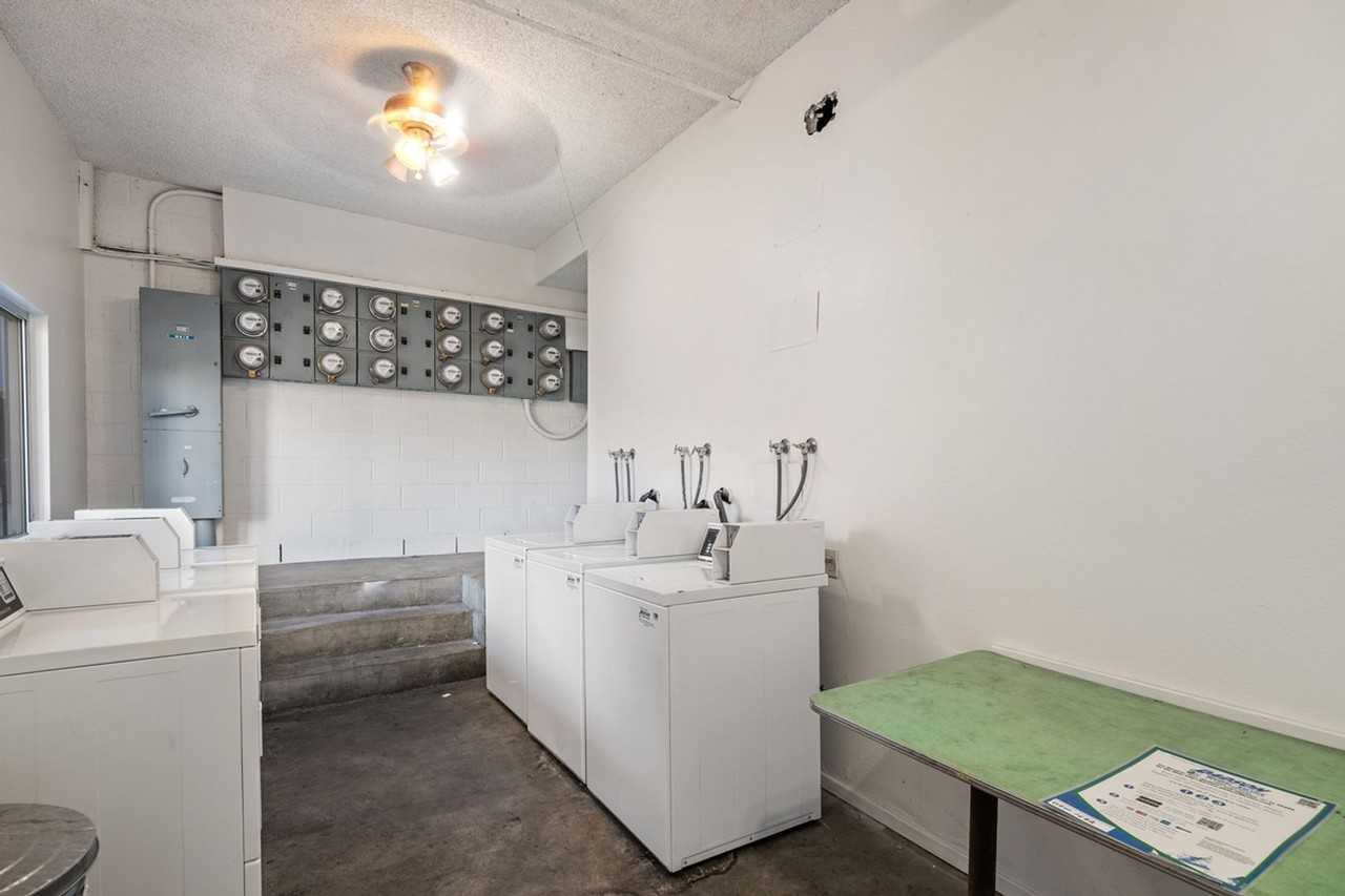 Villa del Arroyo - Photo 7 of 50