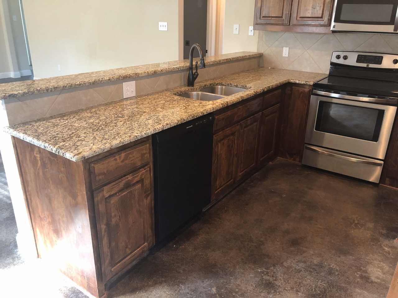 402 W Avenue C - Photo 3 of 24