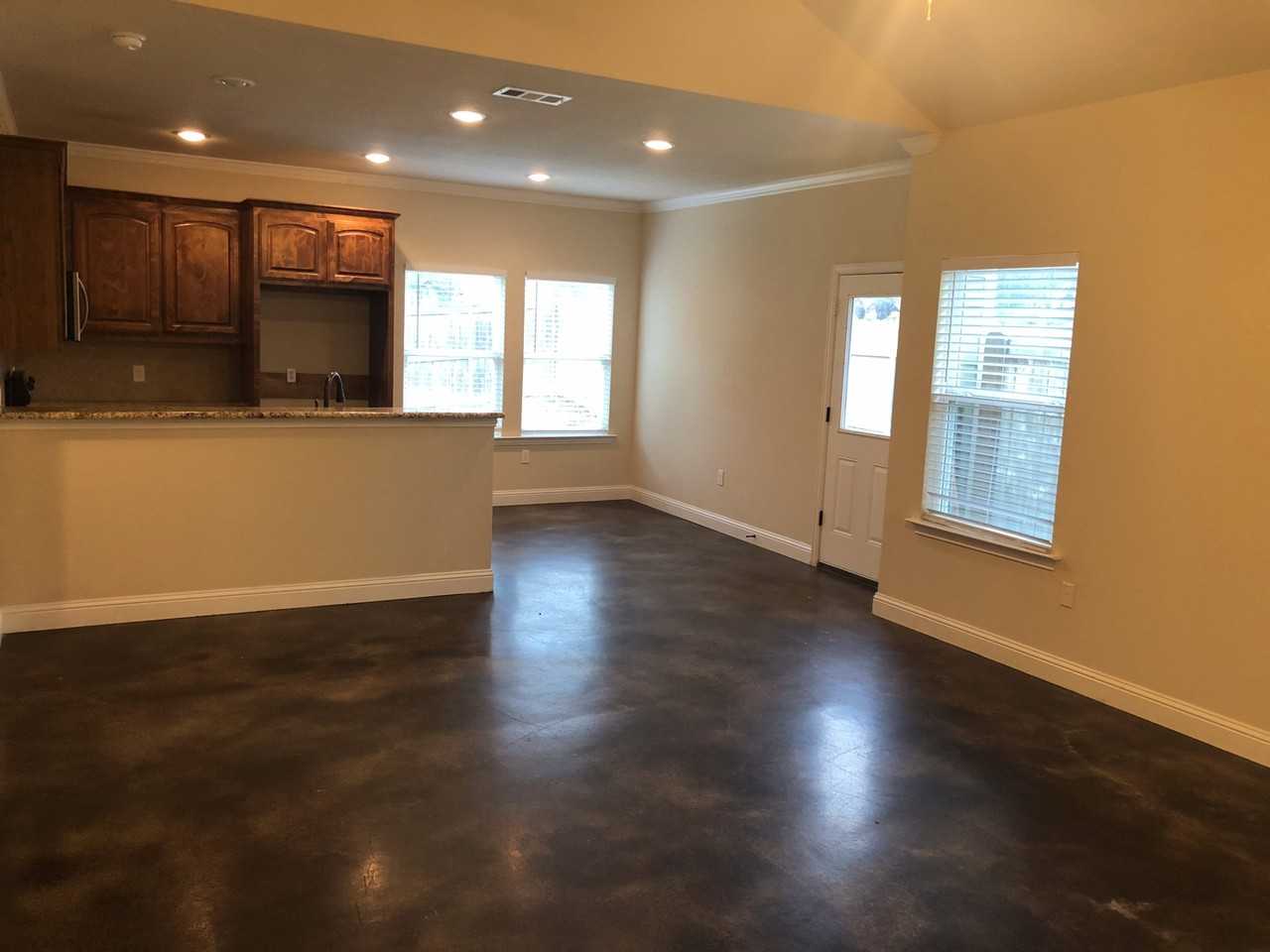 402 W Avenue C - Photo 6 of 24