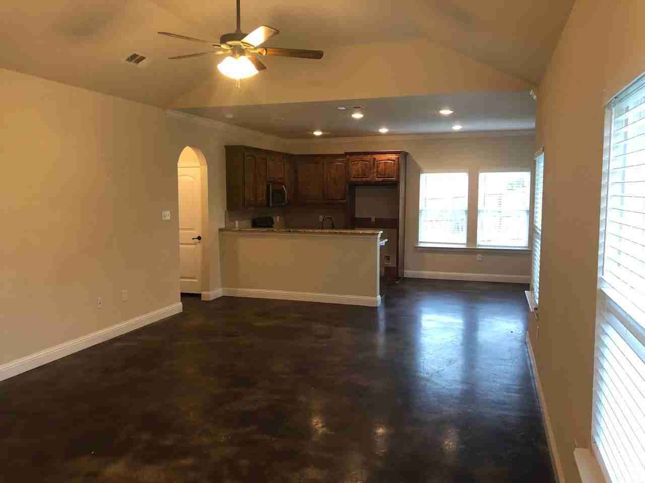 402 W Avenue C - Photo 7 of 24