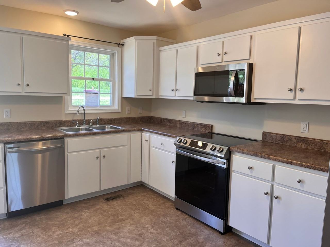 52B Crescent Hill Dr - Photo 3 of 9