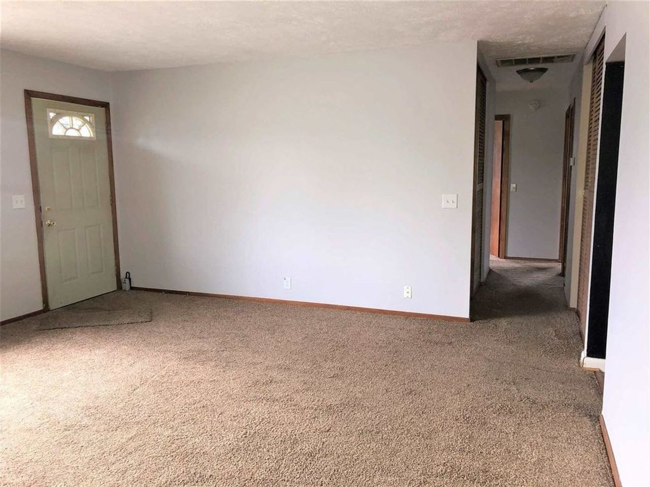 711 S Dixon Rd - Photo 2 of 9