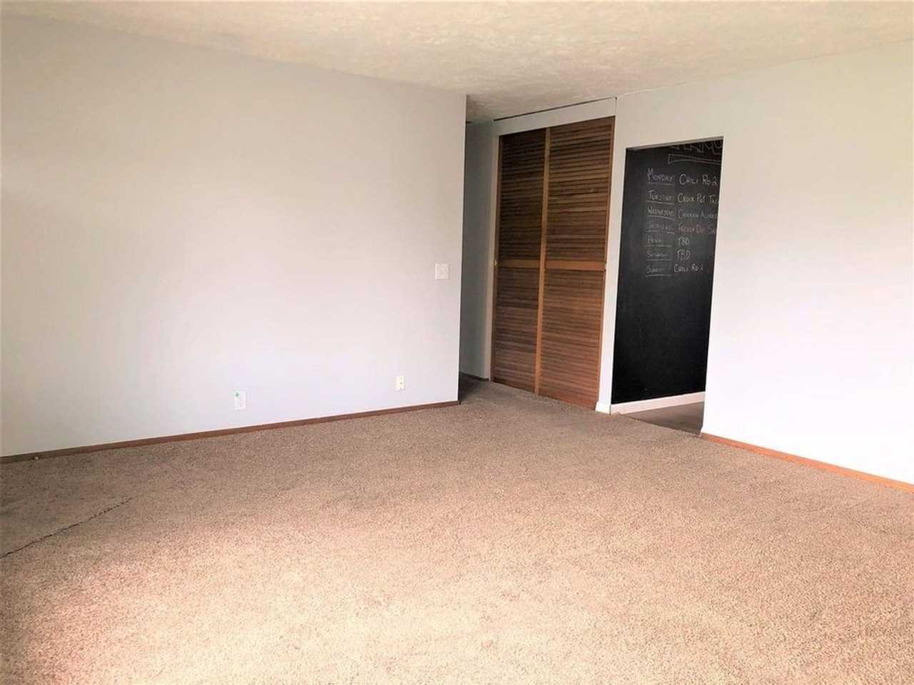 711 S Dixon Rd - Photo 3 of 9