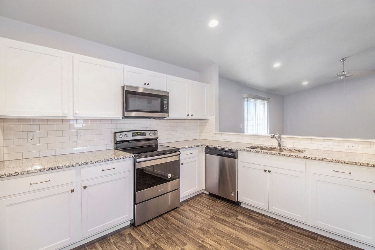 1207 Colgrove - Photo 2 of 23