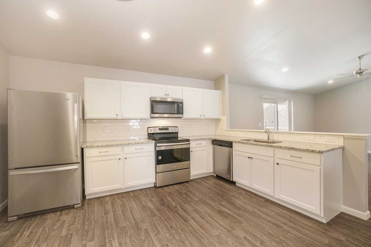 3927 Sumner Dr - Photo 3 of 17