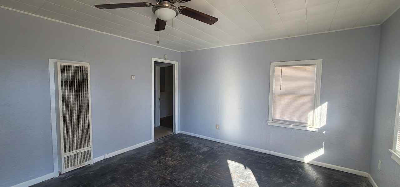 207 N Florida St - Photo 4 of 8