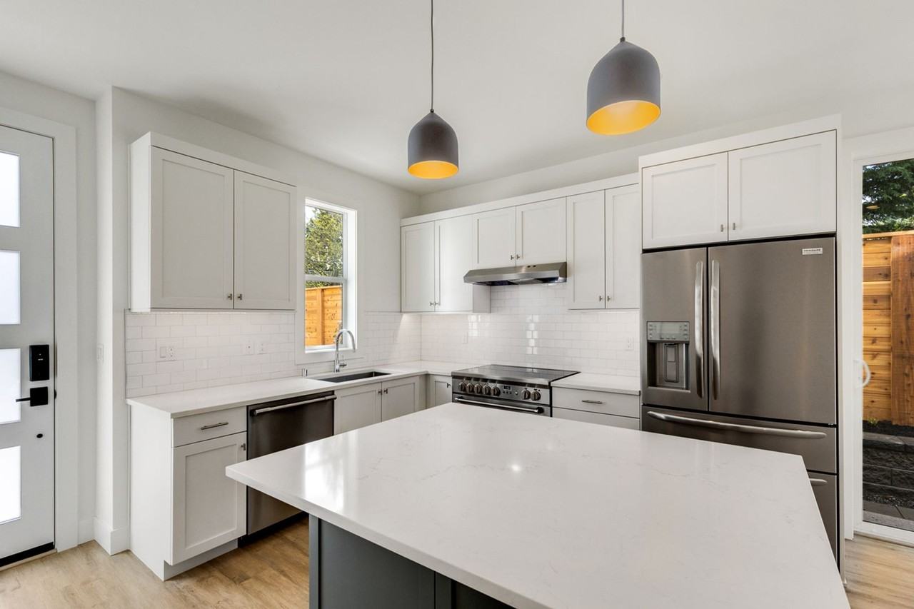 1541 3rd St - Photo 3 of 19
