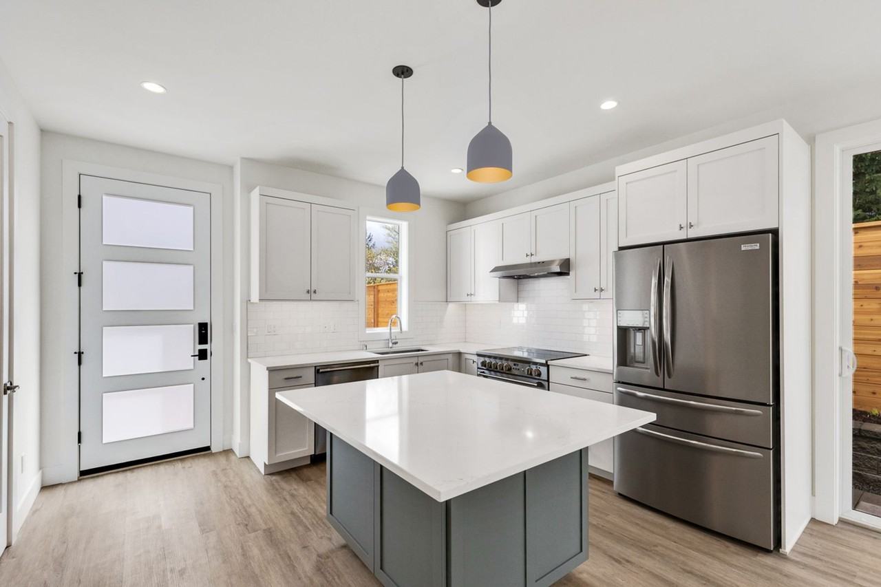 1541 3rd St - Photo 4 of 19