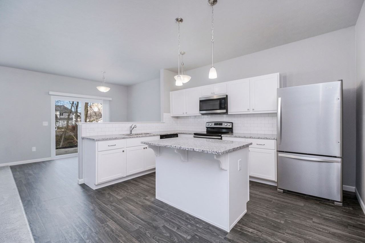 1737 Bluff Ridge Ct - Photo 2 of 21