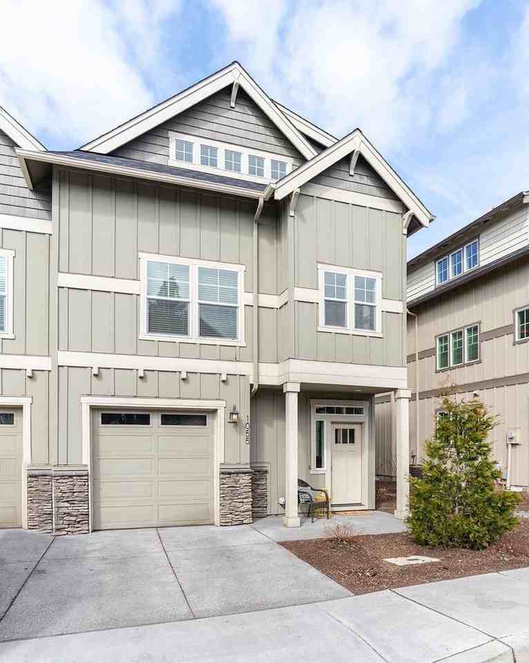 1068 Se Leonel Ln - Photo 2 of 21