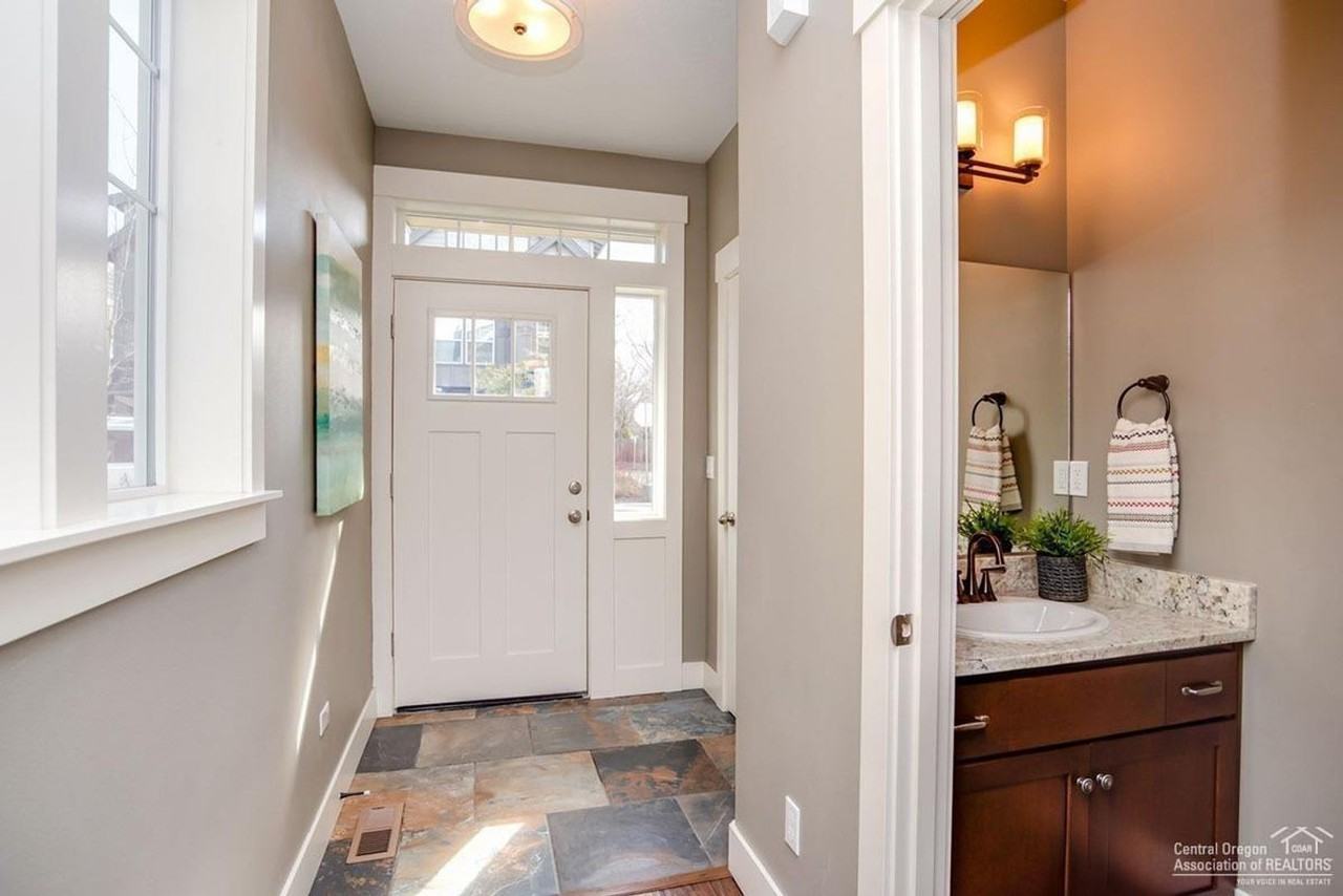 1068 Se Leonel Ln - Photo 3 of 21