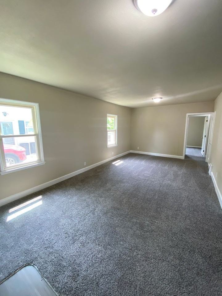 539 W 9th St N - Photo 2 of 13