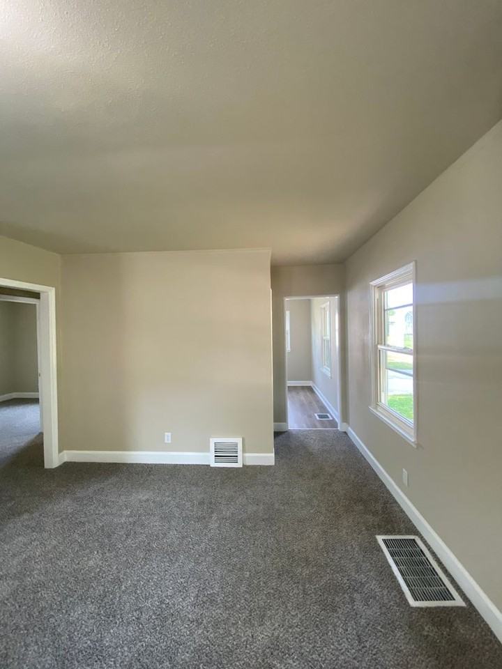 539 W 9th St N - Photo 3 of 13