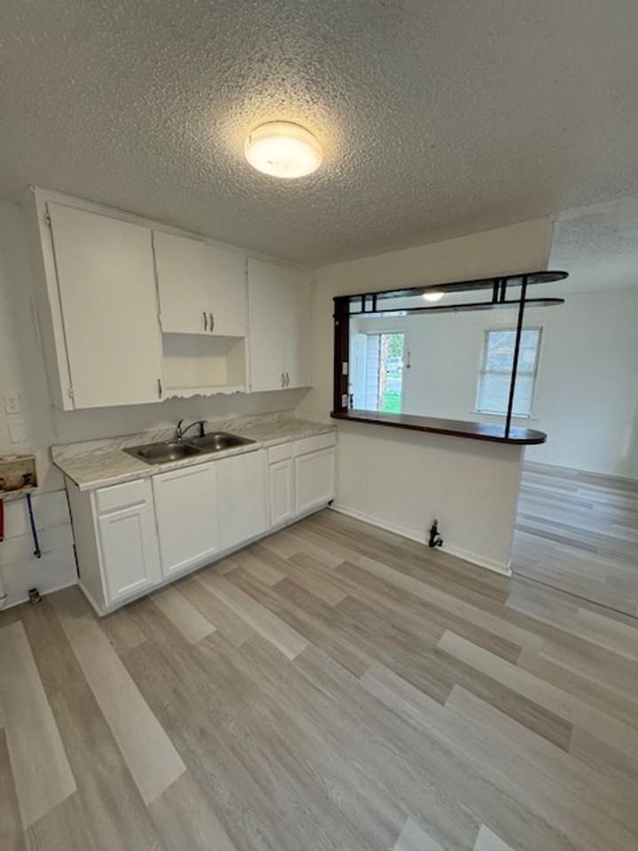 1001 Hodges St - Photo 2 of 5