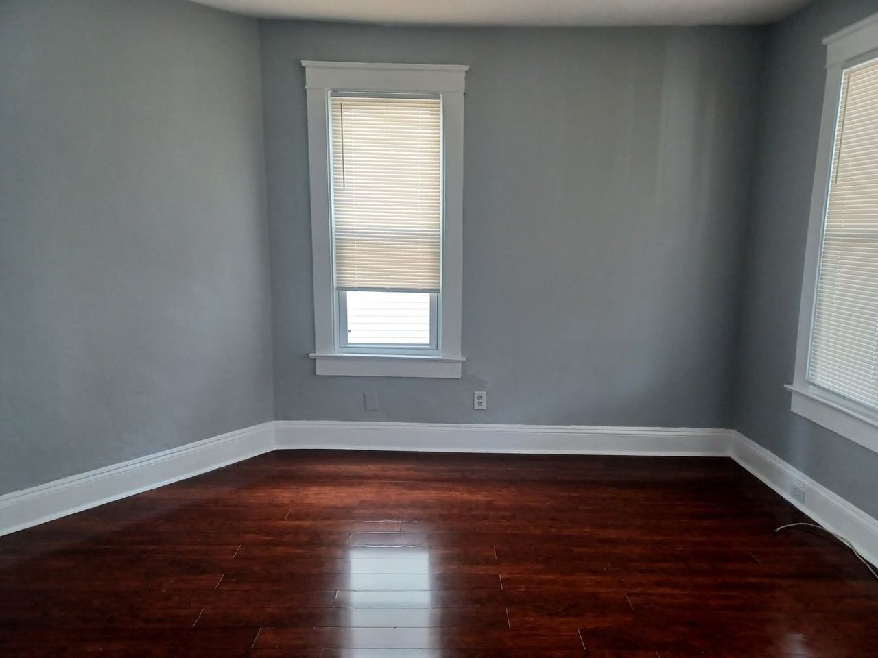 706 W 35th St - Photo 3 of 16