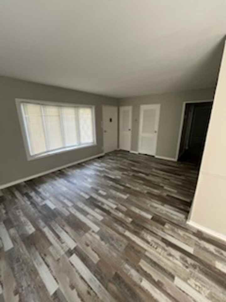 6011 Middleground Dr - Photo 4 of 14