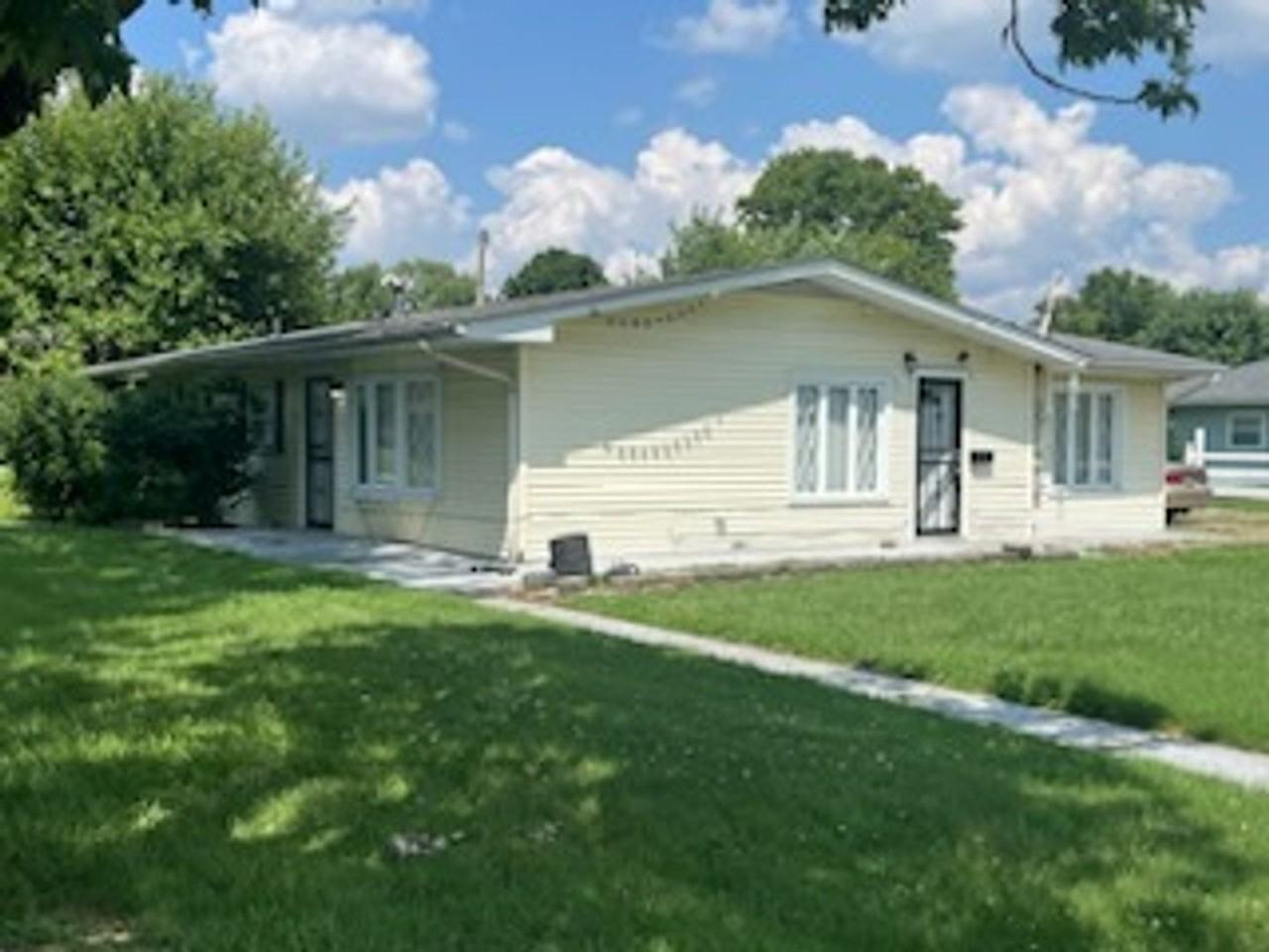 6011 Middleground Dr - Photo 2 of 14