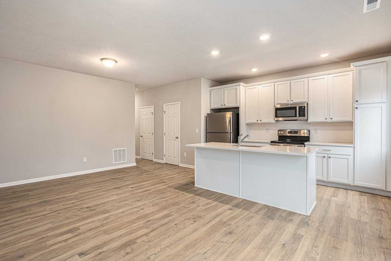 4600 Glen Haven Dr - Photo 3 of 18