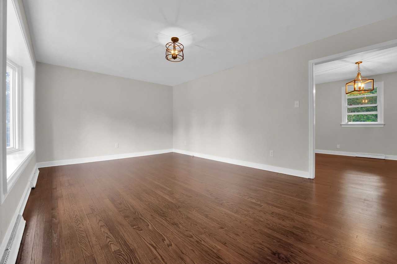 1100 Chiswick Rd - Photo 4 of 35