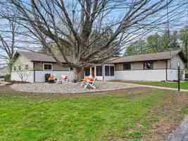 featured image of 1427 E Springhill Rd