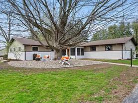 1427 E Springhill Rd - Photo 1 of 1