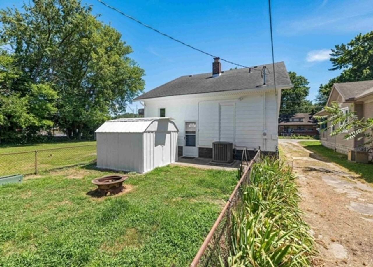 1124 Washington Ave - Photo 3 of 16