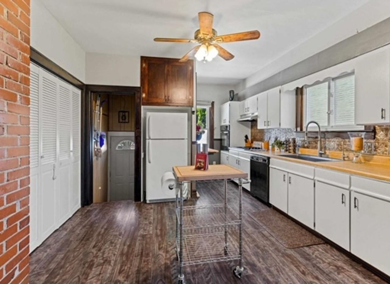 1124 Washington Ave - Photo 4 of 16