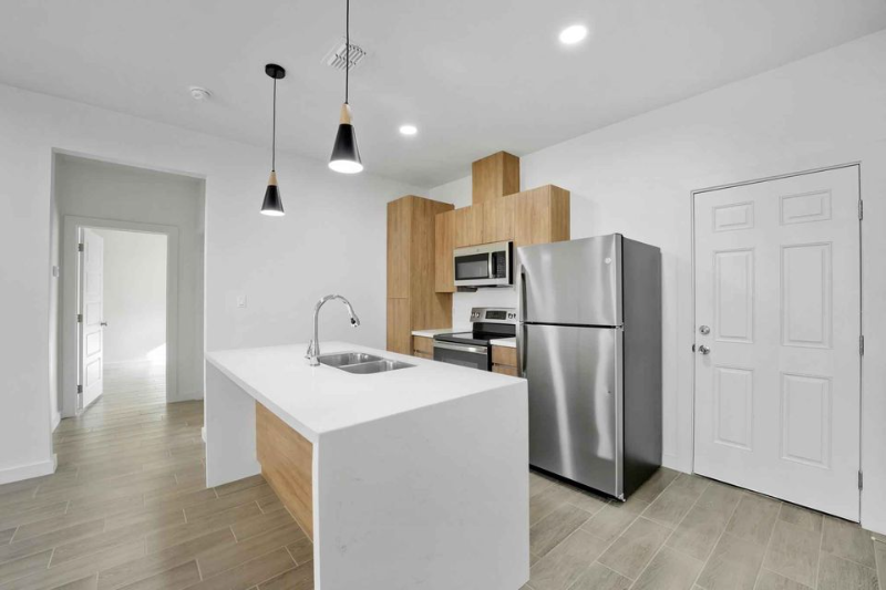 1402 W Platinum Dr #4 - Photo 4 of 16