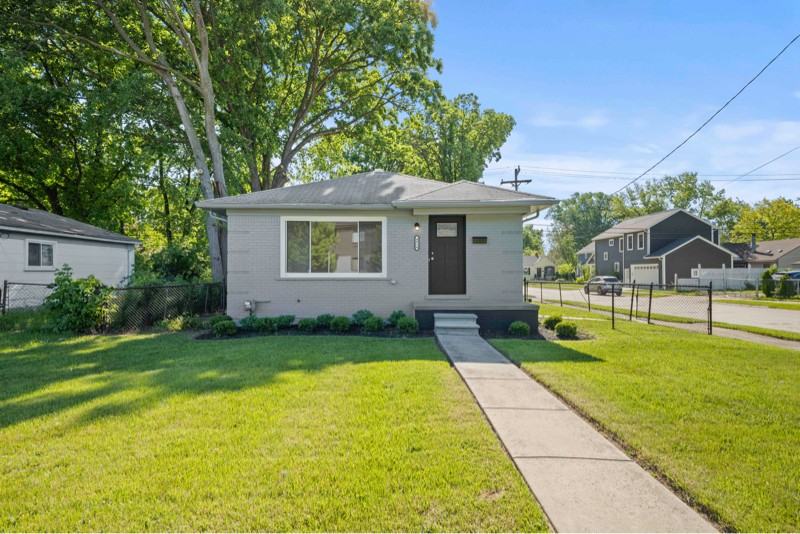 4014 Greenfield Rd - Photo 2 of 11