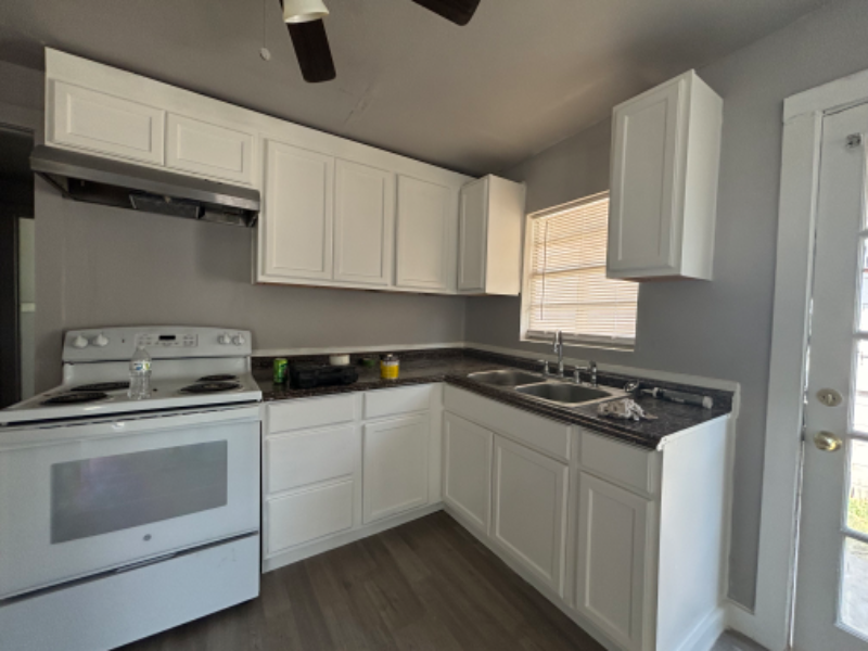 1008 Oneal St - Photo 3 of 10