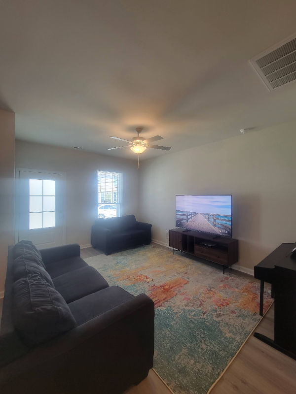 1511 Auckland Ct - Photo 3 of 9