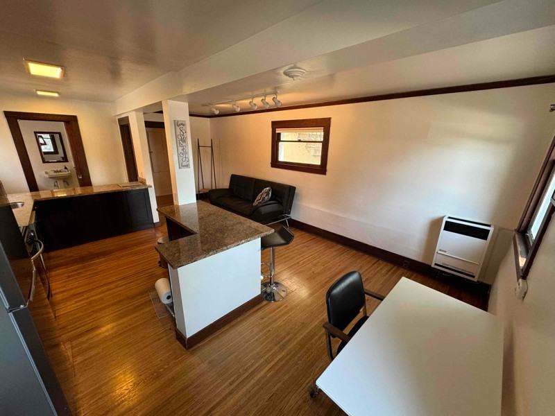 1675 Arch St - Photo 3 of 10