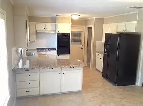 1006 Village Dr - Photo 2 of 7