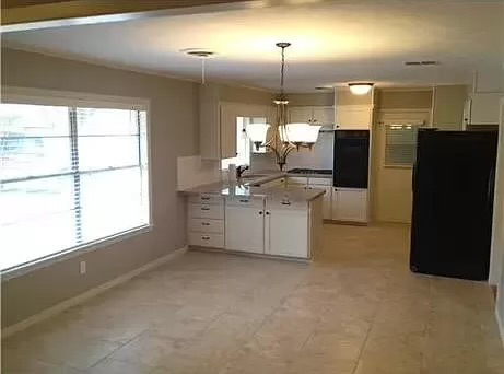 1006 Village Dr - Photo 3 of 7