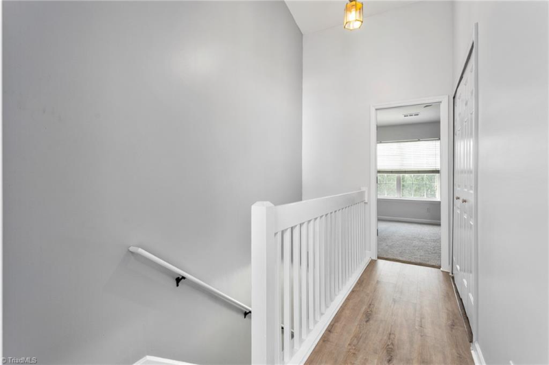 52 Tannenbaum Cir - Photo 2 of 20