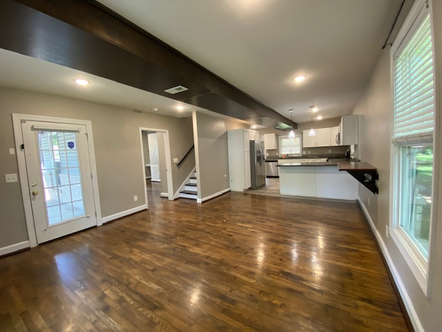 220 S Russell St - Photo 3 of 18