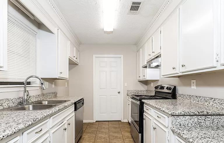 1170 Spring Lake Cv #NA - Photo 3 of 6