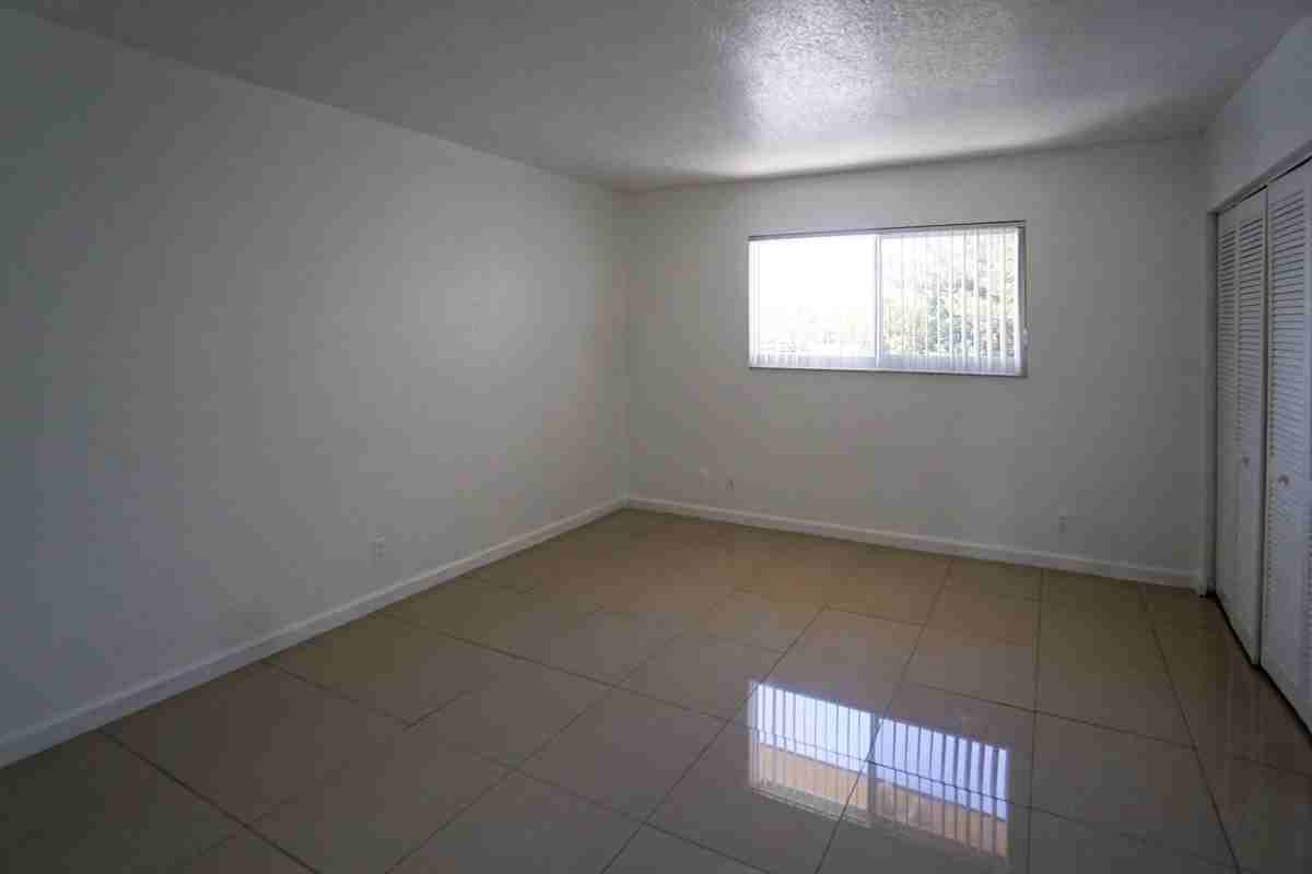 155 Se 5th Ct #22 - Photo 6 of 10